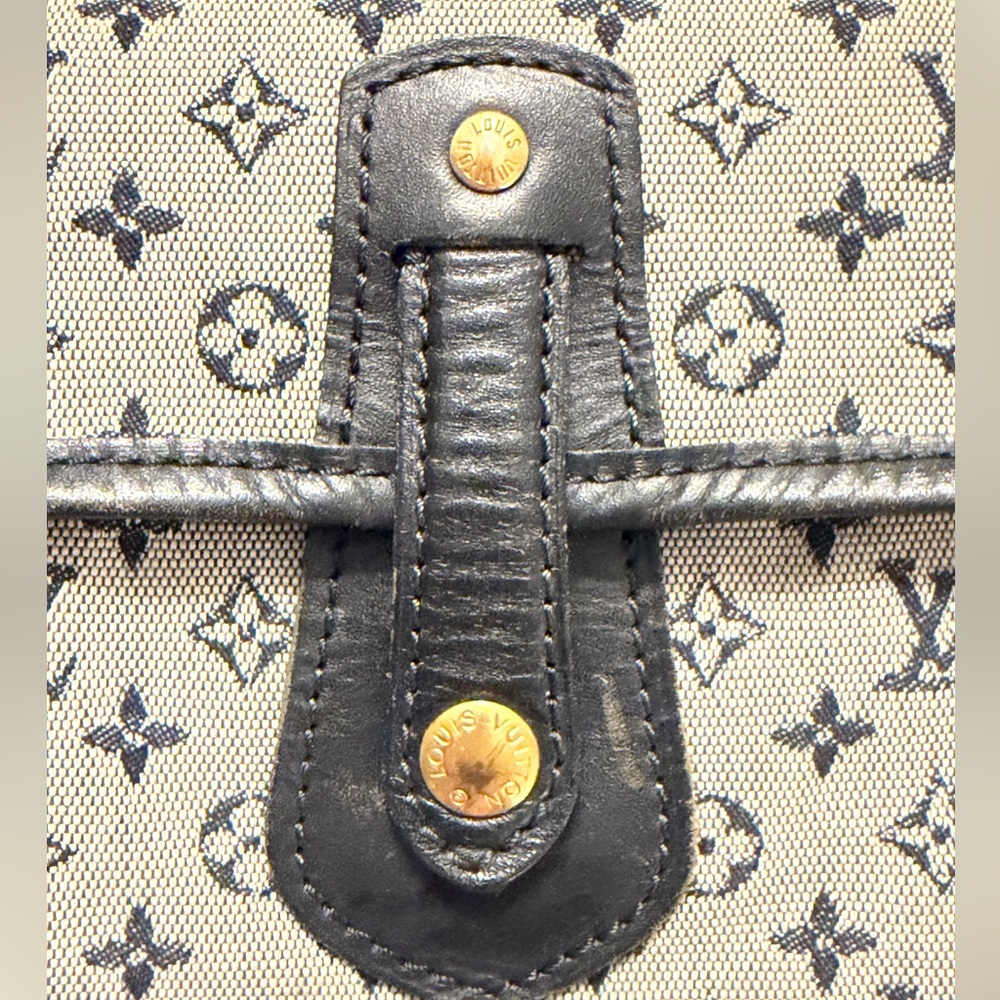 Authentic LOUIS VUITTON Monogram Mini
Buzas Marie Kate Bag Blue - Picture 9 of 12